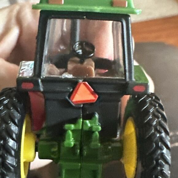 John Deere, Ertl, Farm Toy Tractor 46574 Agriculture Enclosed Window Cab 4WD - Picture 6 of 15